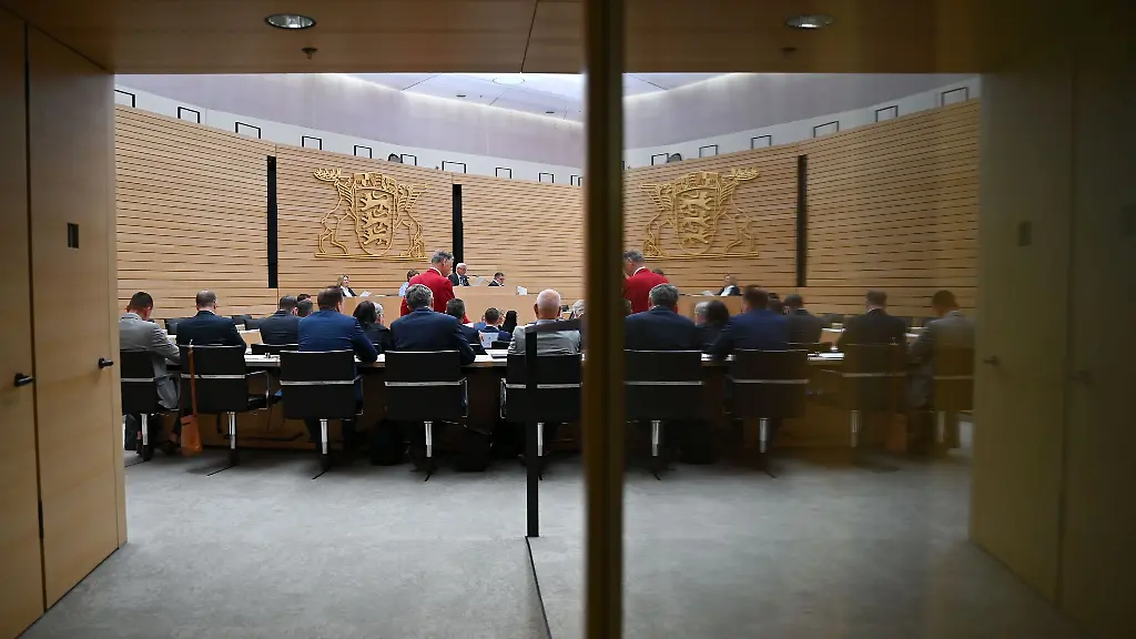 Nur-die-AfD-war-fuer-eine-Aussetzung-der-Diaetenerhoehung