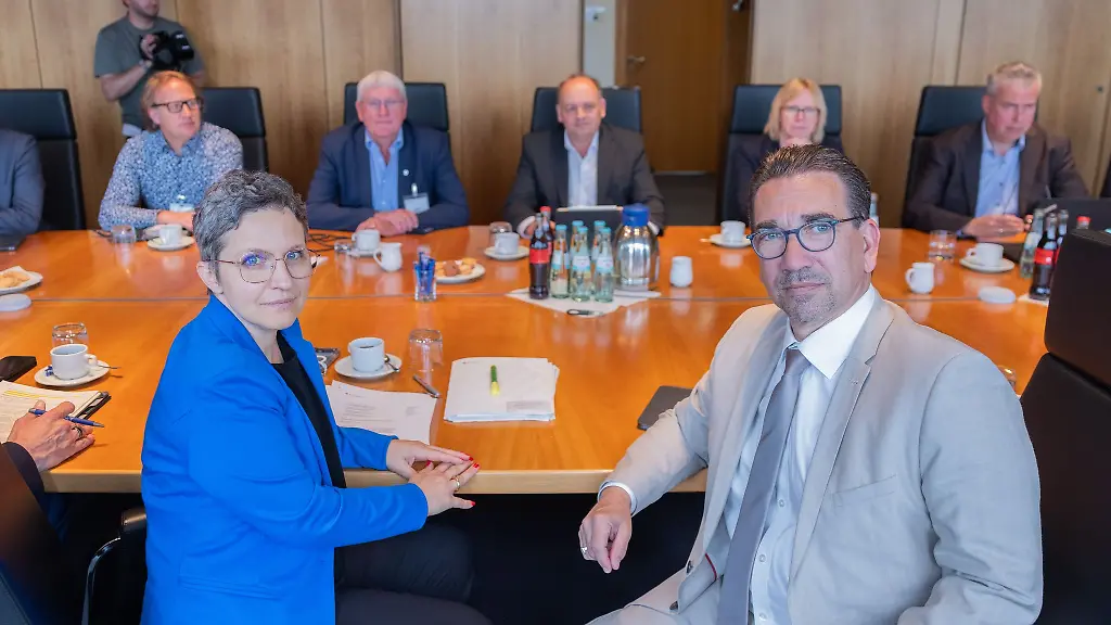 Schnieder-hatte-nach-der-Sperrung-gesagt-die-Verbesserung-der-Verkehrssituation-rund-um-die-Bonner-Nordbruecke-habe-fuer-ihn-absolute-Prioritaet