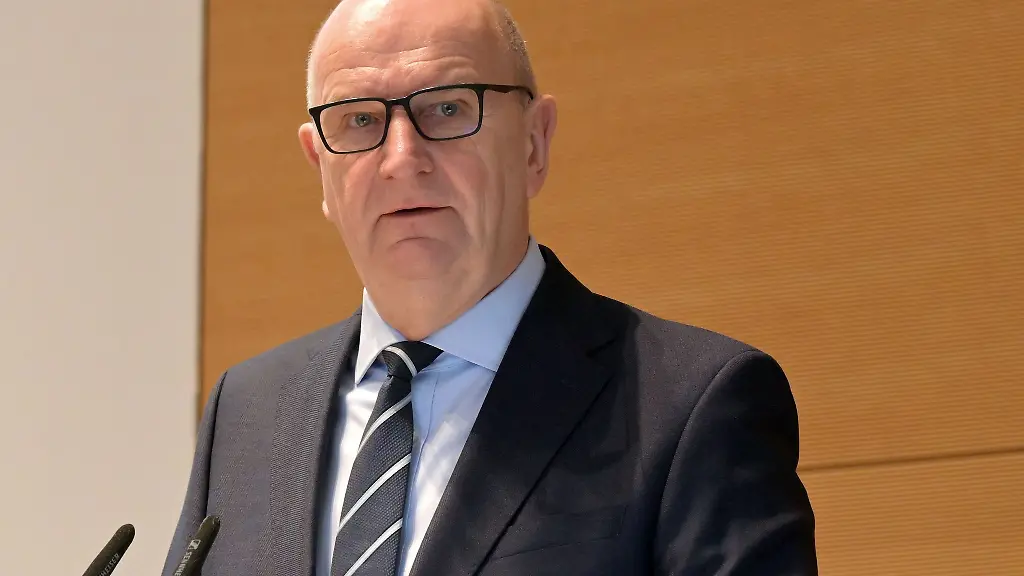 Brandenburgs-Ministerpraesident-Dietmar-Woidke-SPD-laesst-seine-Reden-nach-Angaben-der-Staatskanzlei-von-Redenschreibern-erstellen