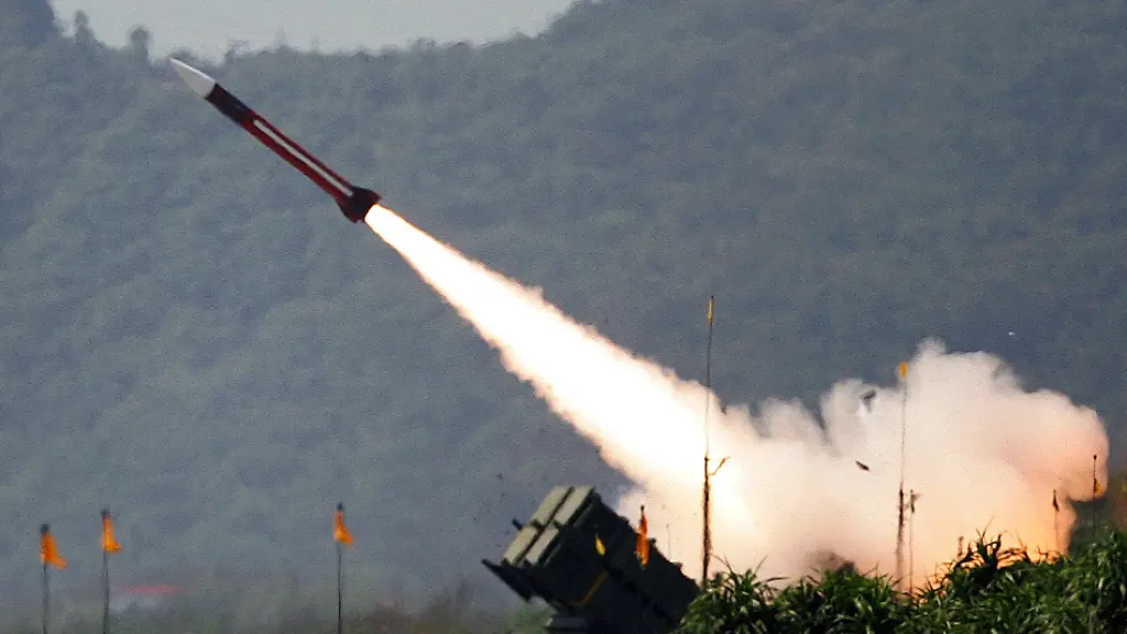 2010-01-30T120000Z-2005380386-GM1E61U14MN01-RTRMADP-3-USA-CHINA-TAIWAN