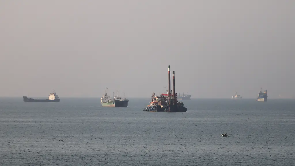 Vessels-in-the-Strait-of-Hormuz-near-the-beach-of-Bandar-Abbas-Iran-June-8-2026-Amirhosein-Khorgooi-ISNA-WANA-West-Asia-News-Agency-via-REUTERS-ATTENTION-EDITORS-THIS-PICTURE-WAS-PROVIDED-BY-A-THIRD-PARTY-ISRAEL-OUT-NO-COMMERCIAL-OR-EDITORIAL-SALES-IN-ISRAEL-NO-ACCESS-FOR-ISRAELI-MEDIA-NO-USE-BBC-PERSIAN-NO-USE-VOA-PERSIAN-NO-USE-MANOTO-NO-USE-IRAN-INTERNATIONAL-NO-USE-RADIO-FARDA-DIGITAL-NO-USE-BBC-PERSIAN-NO-USE-VOA-PERSIAN-NO-USE-MANOTO-NO-USE-IRAN-INTERNATIONAL-NO-USE-RADIO-FARDA