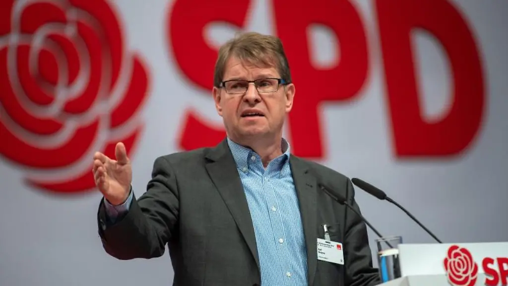 Ralf-Stegner-SPD-spricht-beim-SPD-Bundesparteitag