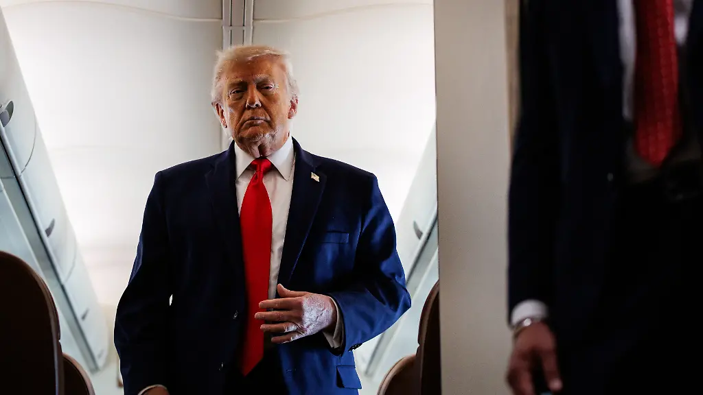 IN-FLIGHT-JUNE-5-U-S-President-Donald-Trump-walks-back-to-speak-with-reporters-while-aboard-Air-Force-One-on-June-5-2026-en-route-to-Chippewa-Falls-Wisconsin-President-Trump-is-traveling-to-an-event-at-Custer-Farms-in-Chippewa-Falls-Wisconsin
