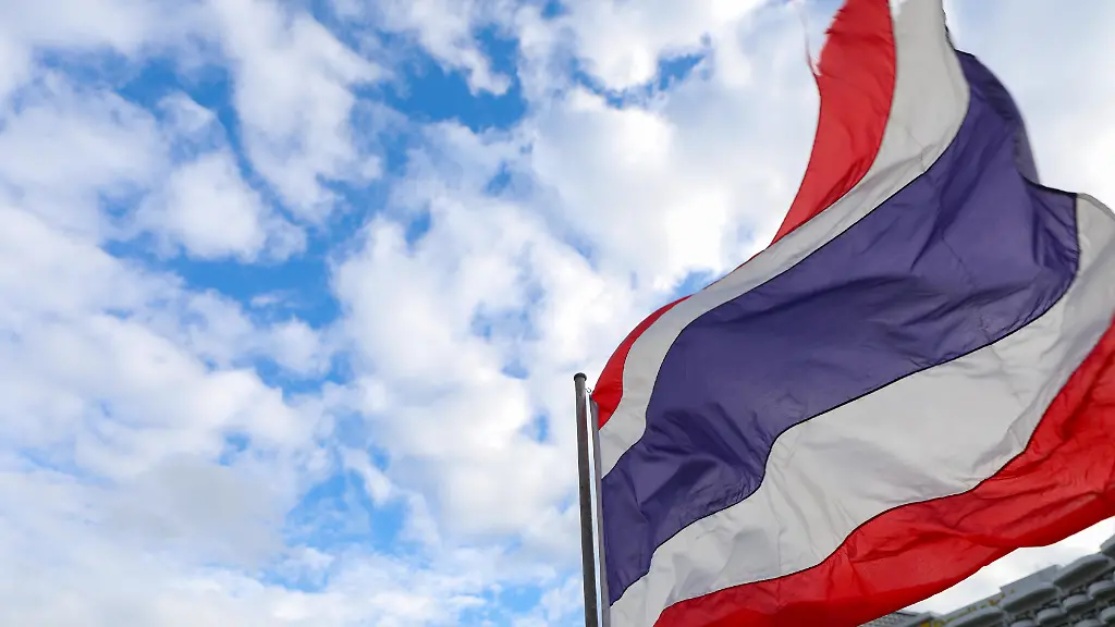 The-cityscape-of-Bangkok-Thailand-The-morning-air-quality-on-December-5-2025-was-moderate-Level-US-AQI-60-14-0-g-m3-During-winter-Thailand-often-experiences-dust-and-air-pollution-impacting-people-s-health