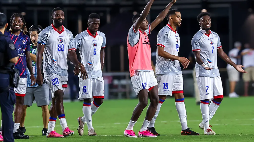 FT-LAUDERDALE-FL-JUNE-2-Haiti-celebrate-together-at-the-end-of-the-International-Friendly-Laenderspiel-Nationalmannschaft-game-between-Haiti-and-New-Zealand-at-Chase-Stadium-on-June-2-2026-in-Fort-Lauderdale-Florida