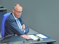 Attacken von AfD und Grünen: Merz will "das Ruder herumreiße