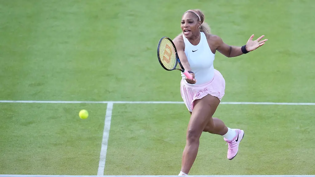 Serena-Williams-competes-during-the-round-of-16-doubles-match-at-The-HSBC-Championships-2026-women-s-tennis-tournament-at-The-Queen-s-Club-in-London-England-on-June-9-2026