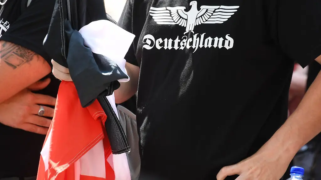 Der-gesamten-rechtsextremistischen-Szene-werden-rund-3-140-Personen-zugerechnet