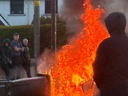 Bild: Unruhen nach Mordversuch: Warum gerade in Belfast die Gewalt eskaliert