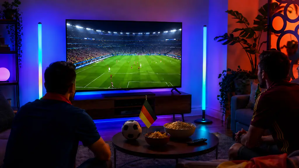 Die-JBL-PartyLight-Sticks-bringen-die-passende-Atmosphaere-zur-WM-Watchparty