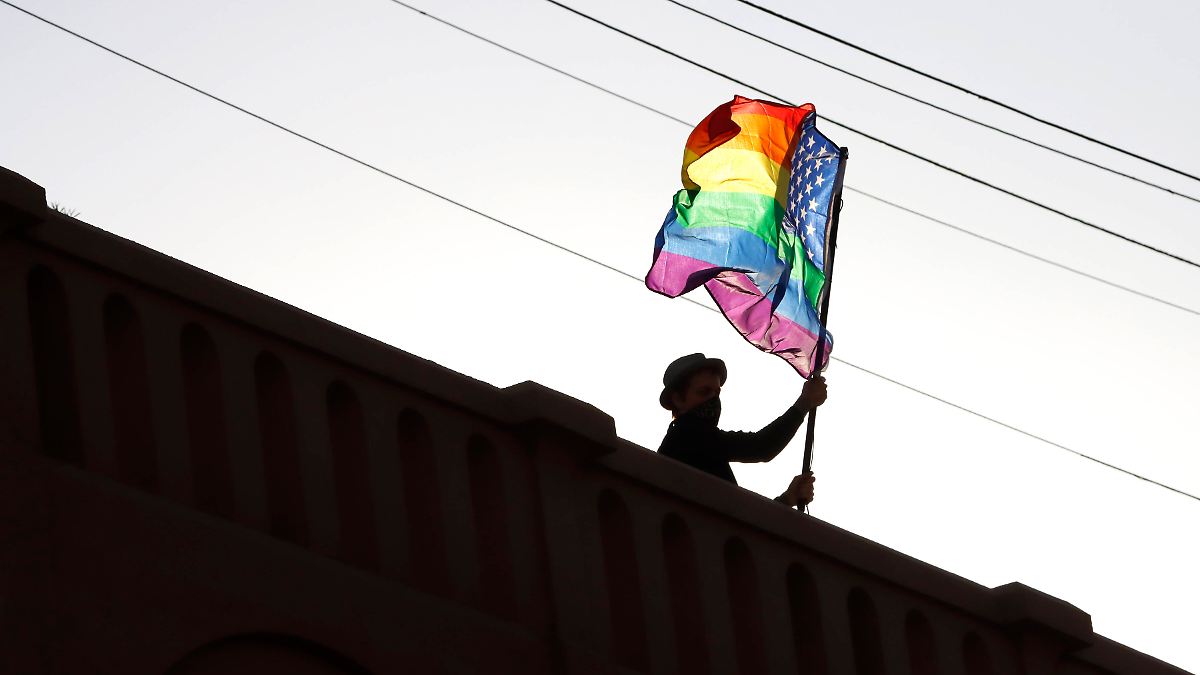 Gay Qatari in the U.S.: “Dehumanized”: LGBTQ+ fans face fears during ...