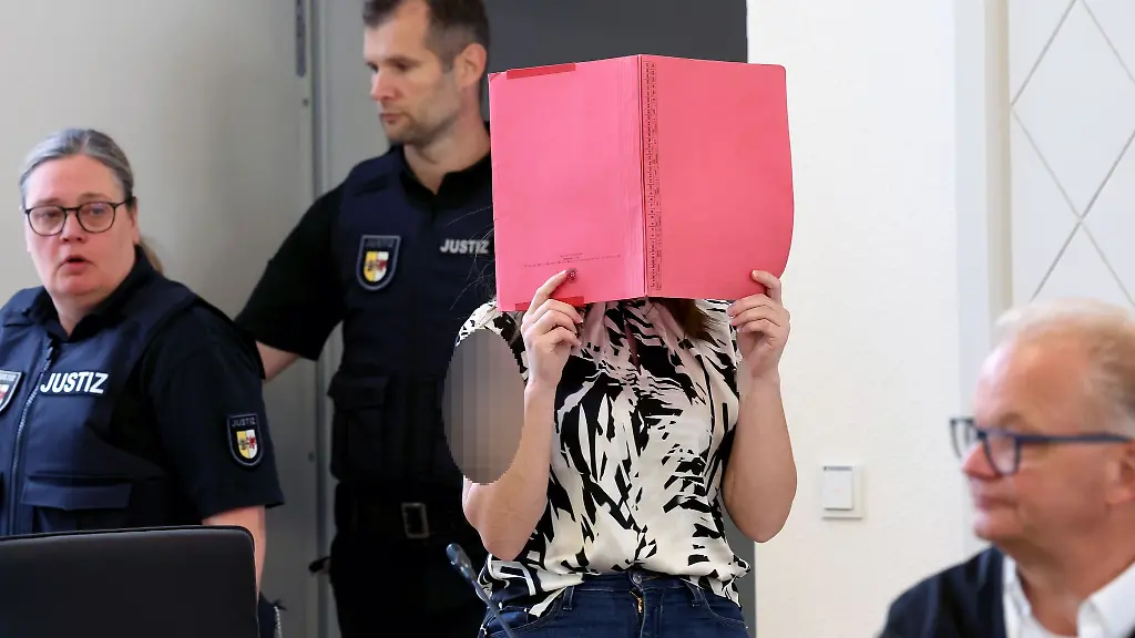 Die-Angeklagte-schweigt-bislang-vor-Gericht-zu-den-Vorwuerfen