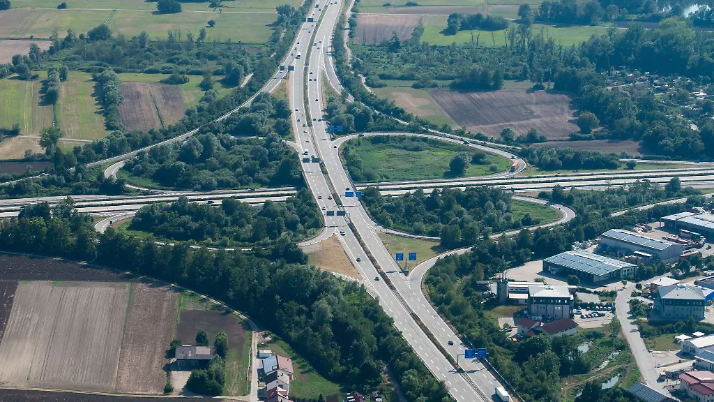 Das-Autobahnkreuz-Deggendorf
