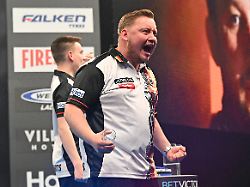 "Absolut scheiße": Darts-Star Schindler wütet gege