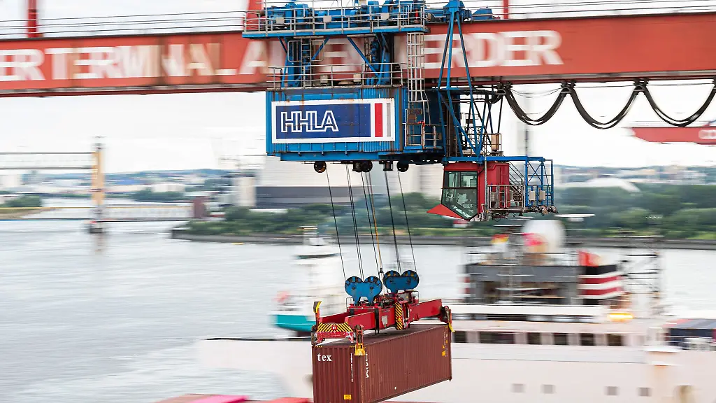 Die-HHLA-betreibt-drei-Containerterminals-im-Hamburger-Hafen-Archivbild