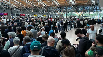 600442856