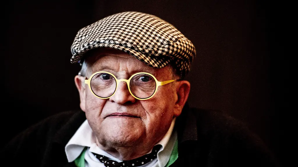 2019-02-27-17-04-08-AMSTERDAM-Schilder-David-Hockney-staat-de-pers-te-woord-in-het-Conservatorium-Hotel-naar-aanleiding-van-de-tentoonstelling-Hockney-Van-Gogh-The-Joy-of-Nature-in-het-Van-Gogh-Museum