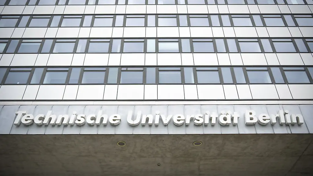 Rund-1-700-Menschen-haben-sich-nach-Angaben-der-Veranstalter-fuer-den-Kongress-angemeldet