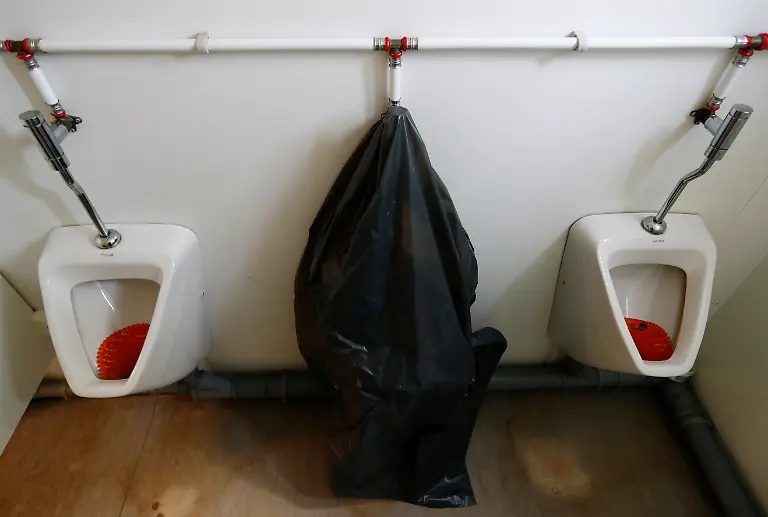 2020-04-21T000000Z-1804952594-RC2Z8G9B9KOL-RTRMADP-3-HEALTH-CORONAVIRUS-BELGIUM-LUXEMBOURG