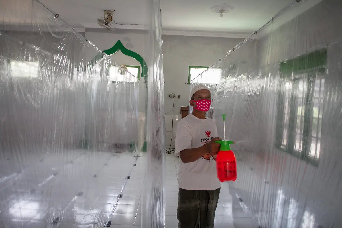 2020-05-30T000000Z-963169728-RC2ZYG90EC5X-RTRMADP-3-HEALTH-CORONAVIRUS-INDONESIA