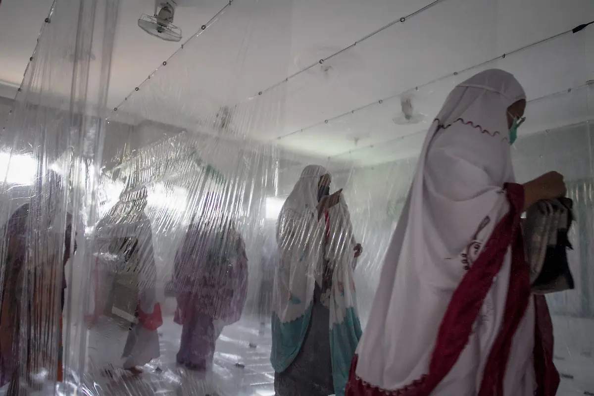 2020-05-30T000000Z-839783434-RC2ZYG90HGMV-RTRMADP-3-HEALTH-CORONAVIRUS-INDONESIA