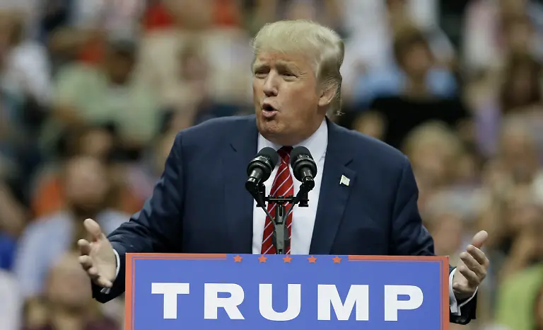 Republican-presidential-hopeful-Donald-Trump-speaks-to-supporters-as-he-takes-the-stage-for-a-campaign-event-in-Dallas-Monday-Sept-14-2015