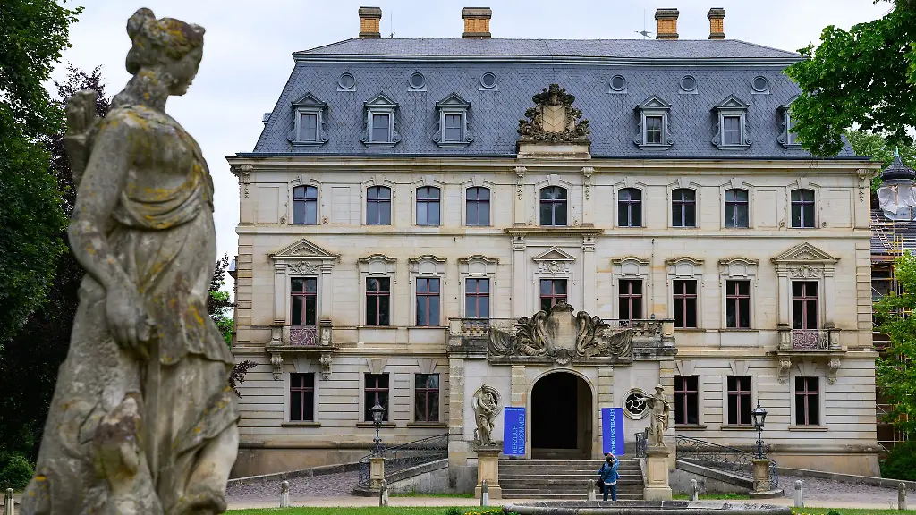 Im-Schloss-Altdoebern-ist-Neues-im-Alten-zu-sehen