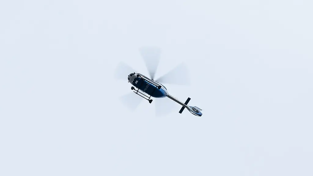 Die-Polizei-fahndete-auch-mit-einem-Hubschrauber-nach-dem-Taeter