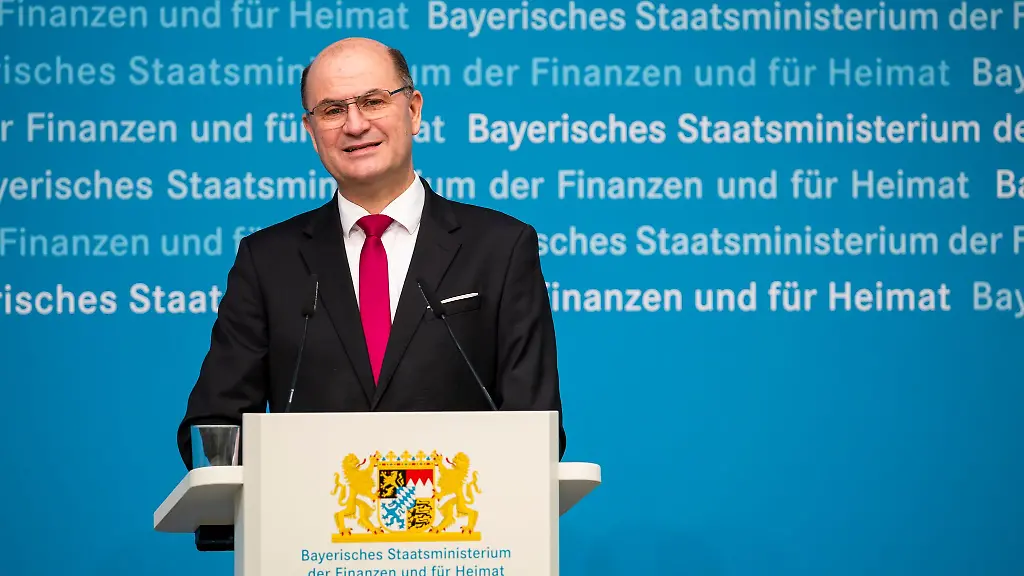 Finanz-und-Heimatminister-Albert-Fueracker-CSU-will-strukturschwache-Raeume-in-den-Fokus-der-bayerischen-Heimatstrategie-nehmen