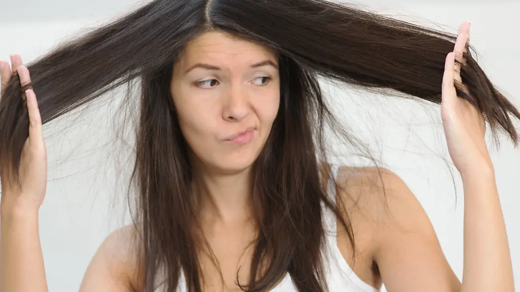 Grosse-Beach-Waves-kleine-Zickzack-Wellen-oder-glatte-Haare-Moderne-Styling-Tools-sollen-den-Friseur-Look-deutlich-einfacher-machen