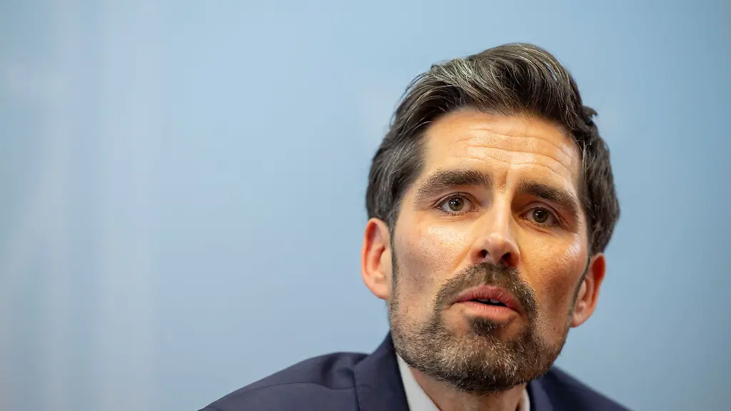 Sven-Teuber-SPD-ist-Minister-fuer-das-Ressort-fuer-Kommunen-Kultur-Bauen-und-Wohnen