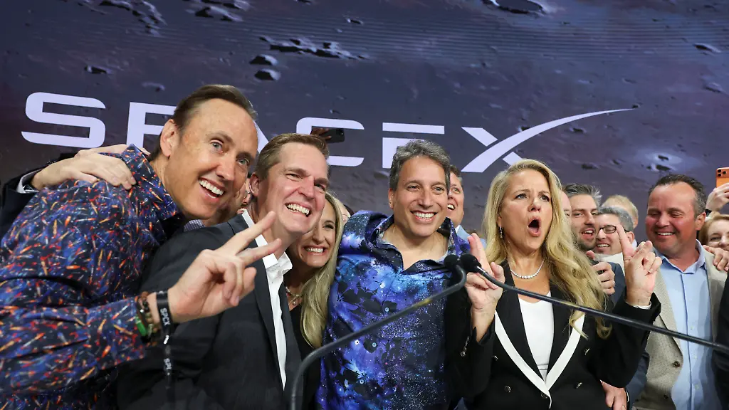 President-and-COO-of-SpaceX-Gwynne-Shotwell-and-CFO-and-President-of-Strategic-Acquisitions-Bret-Johnsen-are-joined-by-company-leadership-as-they-ring-the-opening-bell-to-celebrate-during-SpaceX-s-initial-public-offering-IPO-at-the-Nasdaq-MarketSite-in-New-York-City-U-S-June-12-2026
