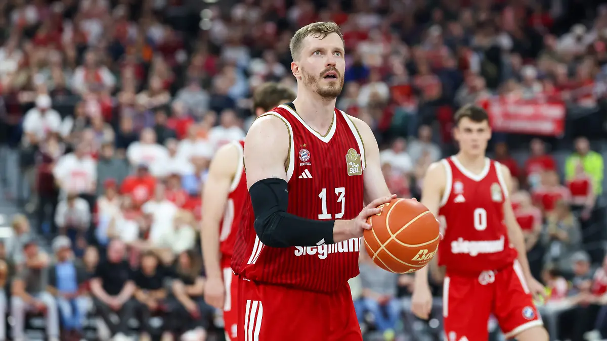 Andreas-Obst-FC-Bayern-Basketball-13-beim-Freiwurf-GER-FC-Bayern-Basketball-vs-Alba-Berlin-Basketball-easycredit-Basketball-Bundesliga-Playoffs-Finale-Spiel-1-Saison-2025-2026-12-06