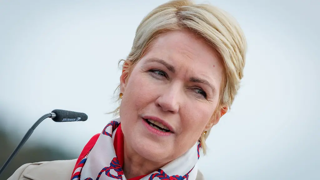 Die-SPD-Landesvorsitzende-und-Ministerpraesidentin-Manuela-Schwesig-soll-bei-einem-Parteitag-zur-Spitzenkandidatin-gekuert-werden