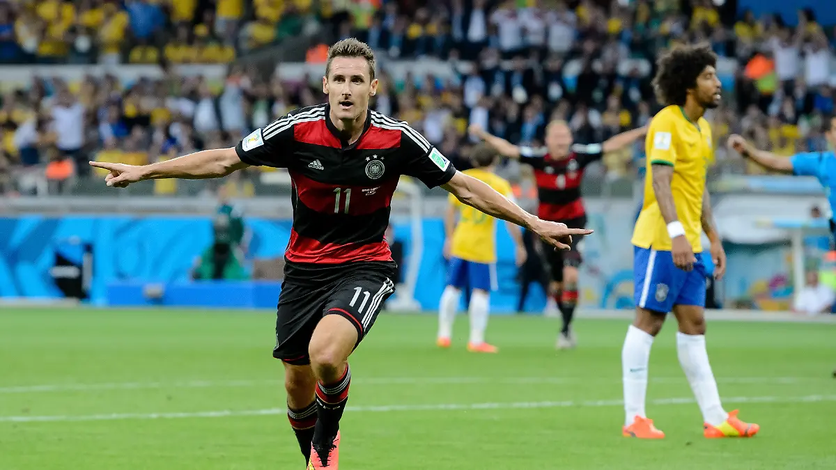 Miroslav-KLOSE-Deutschland-Jubel-Bejubelt-jubeln-Freude-Emotion-bejubeln-jubelt-freuen-ueber-sein-Tor-Treffer-zum-2-0-Brasilien-Deutschland-Halbfinale-Spiel-61-FIFA-Fussball-Weltmeisterschaft-2014-in-Brasilien-Belo-Horizonte-08-07-2014-Brazil-vs-Germany-FIFA-Soccer-World-Cup-2014-in-Brazil-Semifinal-Match-61-Belo-Horizonte-Brazil-July-08-2014-Local-Caption-copyright-by-Marvin-Guengoer-GES-GES-Sportfoto-Am-Herrenacker-5-76706-Dettenheim-Germany-Tel-49-0-7247-85483-info-ges-sportfoto