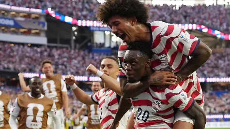 Folarin-Balogun-down-of-the-United-States-celebrates-a-goal-with-his-teammates-this-Friday-in-a-Group-D-match-of-the-2026-FIFA-World-Cup-between-the-United-States-and-Paraguay-at-SoFi-Stadium-in-Los-Angeless-United-States-12-June-2026