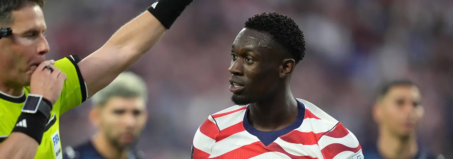 FIFA-World-Cup-WM-Weltmeisterschaft-Fussball-2026-Group-D-USA-vs-Paraguay-Folarin-Balogun-of-USA-R-interacts-with-referee-Danny-Makkelie-during-the-FIFA-World-Cup-2026-group-stage-match-USA-against-Paraguay-in-Los-Angeles-California-USA-12-June-2026
