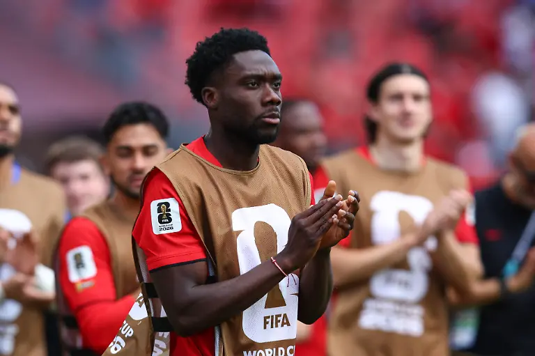 FIFA-World-Cup-WM-Weltmeisterschaft-Fussball-2026-Canada-v-Bosnia-and-Herzegovina-TORONTO-CANADA-12th-June-2026-Alphonso-Davies-of-Canada-applauds-the-fans-after-the-FIFA-World-Cup-2026-Group-B-match-between-Canada-and-Bosnia-and-Herzegovina-at-Toronto-Stadium-Toronto-Toronto-Stadium-Canada-Copyright-xCraigxMercerx-xPeakxActionxPhotosx