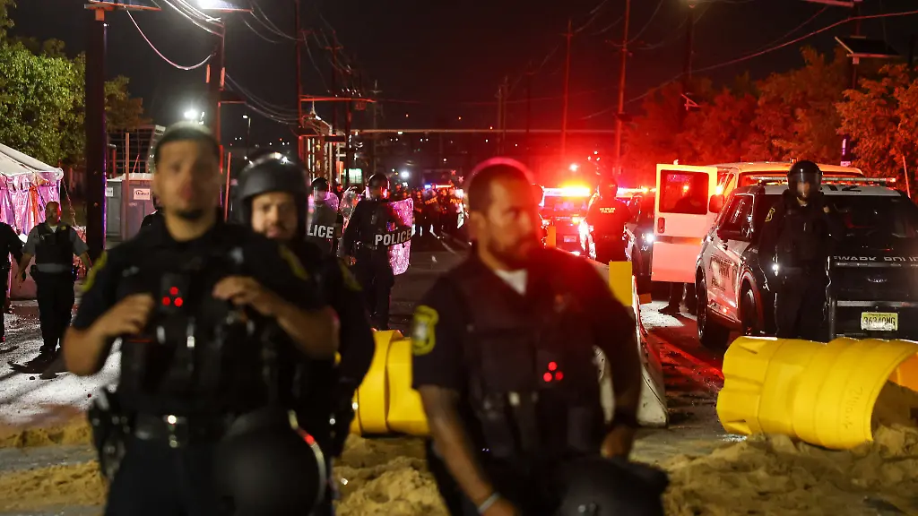 2026-06-07T045821Z_1826348170_RC2QOLAW6VKW_RTRMADP_3_USA-IMMIGRATION
