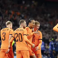 Soccer-International-Friendly-Laenderspiel-Nationalmannschaft-Netherlands-vs-Norway-L-R-Jan-Paul-van-Hecke-Teun-Koopmeiners-Virgil-van-Dijk-Kees-Smit-and-Donyell-Malen-of-the-Netherlands-celebrate-the-1-1-goal-during-the-friendly-international-soccer-match-between-the-Netherlands-and-Norway-at-the-Johan-Cruijff-Arena-in-Amsterdam-the-Netherlands-27-March-2026