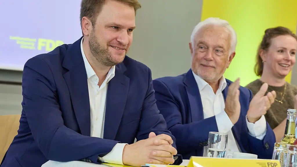 Der-Landesvorsitzende-Christopher-Vogt-wurde-zum-Spitzenkandidat-gewaehlt