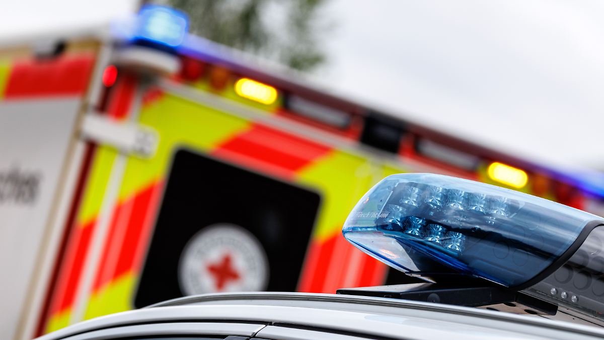 Tödlicher Unfall in Bayern: Dreiköpfige Familie stirbt bei Zusammenstoß mit Lastwagen