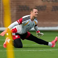 Manuel-Neuer-Deutschland-1-nimmt-an-der-ersten-Trainingseinheit-der-deutschen-Nationalmannschaft-im-Trainingslager-in-North-Carolina-teil-USA-Deutsche-Fussballnationalmannschaft-Base-Camp-Winston-Salem-08-06-2026-USA-Deutsche-Fussballnationalmannschaft-Base-Camp-Winston-Salem-08-06