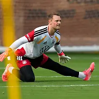 Manuel-Neuer-Deutschland-1-nimmt-an-der-ersten-Trainingseinheit-der-deutschen-Nationalmannschaft-im-Trainingslager-in-North-Carolina-teil-USA-Deutsche-Fussballnationalmannschaft-Base-Camp-Winston-Salem-08-06-2026-USA-Deutsche-Fussballnationalmannschaft-Base-Camp-Winston-Salem-08-06