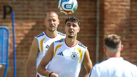 Ein-kraftvolles-Signal-setzen-Aleksandar-Pavlovic-M-und-Waldemar-Anton-l-beim-Abschlusstraining
