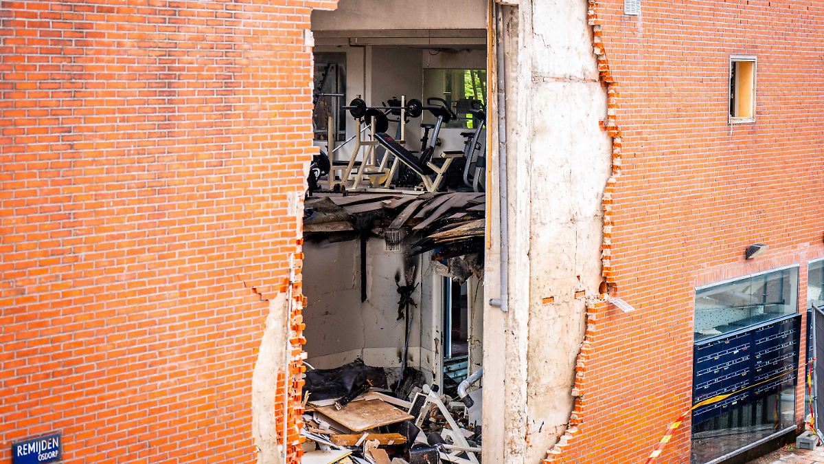 Explosion in Amsterdam: Polizei prüft Hinweise auf Sprengstoffherstellung in Wohnblock