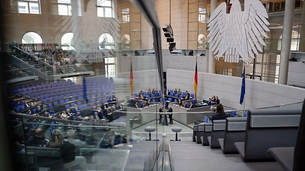 Wenn-die-Demokratie-broeckelt-schadet-das-meinem-Unternehmen-so-sehen-das-laut-einer-Umfrage-78-Prozent-der-deutschen-Fuehrungskraefte