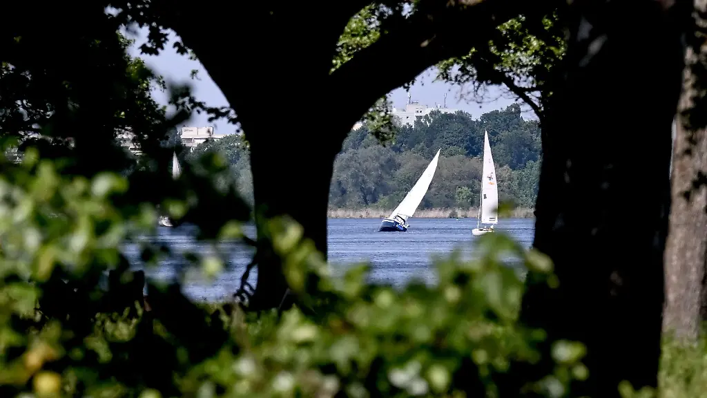 Zwei-Segelboote-sind-zusammengestossen