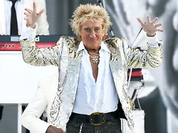 NEW ORLEANS LOUISIANA APRIL 26 Rod Stewart Performs During The 55th Annual New Orleans Jazz Heritage Festiva At Fair Grounds Race Course On April 26 2026 In New Orleans Louisiana