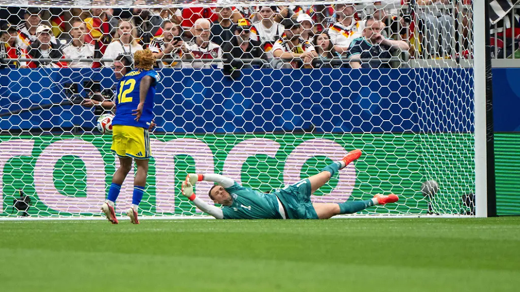 Fussball-Herren-FIFA-World-Cup-WM-Weltmeisterschaft-Fussball-2026-in-Mexiko-Kanada-und-USA-Spiel-in-Houston-Gruppe-E-1-Spieltag-Deutschland-Curacao-Livano-Comenencia-nicht-im-Bild-Curacao-erzielt-das-Tor-zum-1-1-gegen-Torhueter-Manuel-Neuer-Deutschland-14-06